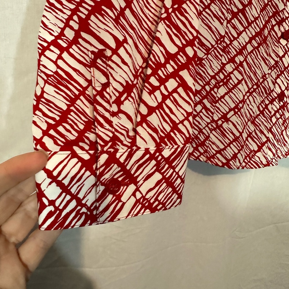 Chicos 2 Wrinkle Resistant Button Down Blouse - image 3